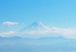 富士山 雲に浮かぶ